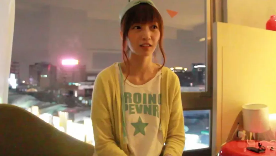 【恋脚癖博物馆】台湾素人模特小帆体验脚底TK1.webp