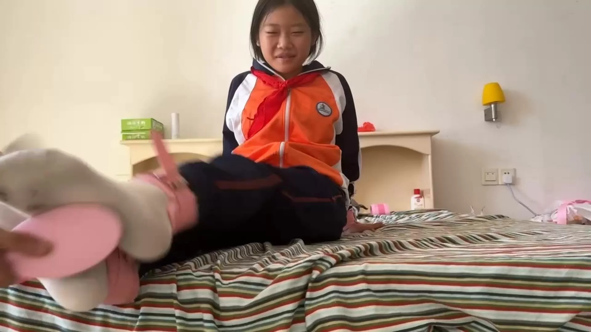 不肯说出密码的校服妹.0001 - 00-05-44.webp