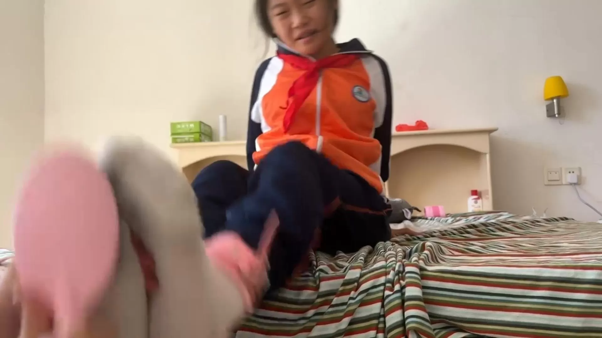 不肯说出密码的校服妹.0002 - 00-08-36.webp