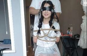 清纯元气少女jk约绑tk无助的脚丫（在线播）