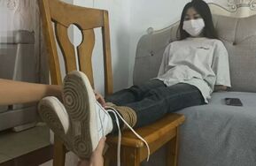 视频通话《白袜运动鞋女孩被绑起来TK5》（在线播）